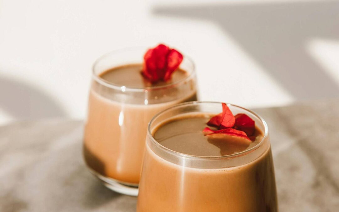 Czekoladowy raj – jak stworzyć efektowny deser bez pieczenia