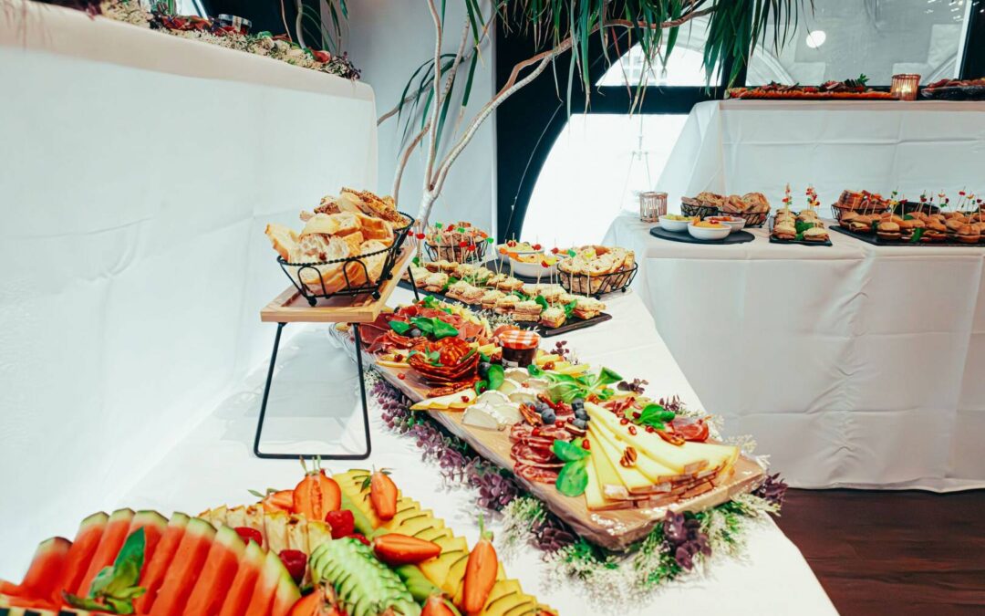 Catering na wesele w Warszawie ile kosztuje i jak go zamówić?