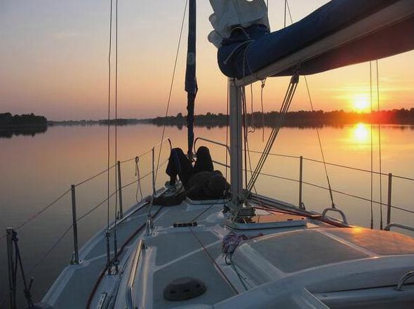 mazurskidworek atrakcje zeglarstwo lodka mazury